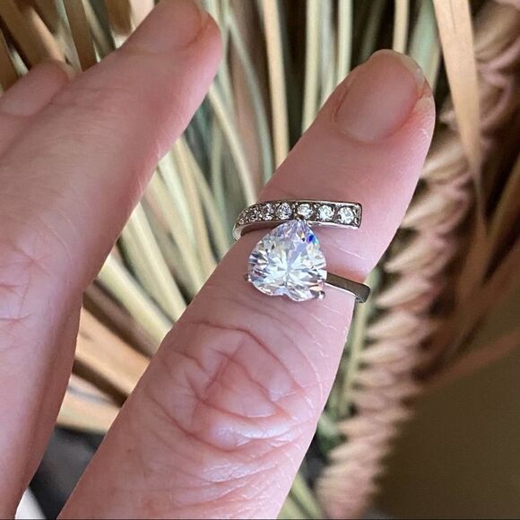 High-Polished Stainless Steel Heart Ring with AAA Grade CZ in Clear Size 5 - Picture 3 of 5